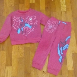 Red Spider Graphic Sweatshirt and Pants Set boys 5 - Picture 1 of 3