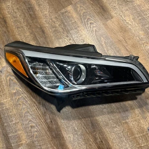 2015 2016 2017 Hyundai Sonata Halogen Headlight Right Passenger OEM TESTED - Picture 1 of 2