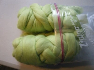 10.9 ounce green Merino Wool Roving, 19 Micron,  Spinning Or Felting - Picture 1 of 3