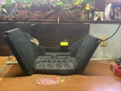 Reposapiés izquierdo pozo para pies # 5435821-070 Polaris 2014 Sportsman 550 XP 4x4 EFI Foto 1 de 4