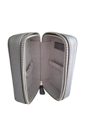 Trish Mcevoy Estuche Pequeño Metálico Plateado Cepillos Cosméticos Estuche de Viaje 5" x 3" Foto 1 de 4