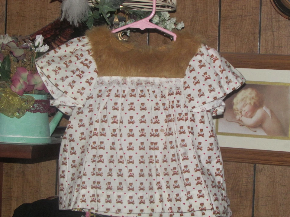 Oso niña 'amor' TOP con 'piel falsa' manga corta hecho a mano 4T (Nclst 11) Foto 1 de 4