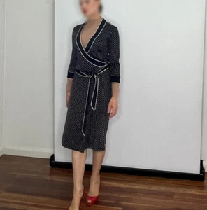 100% Silk Spotted Polka Dot Wrap Dress by Jaeger - Bild 1 von 11
