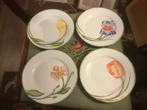 (4) Pier 1 - "BLORAL" - Salatteller - alle verschiedenen Blumen ~ 7,5" rund - KOSTENLOSER VERSAND! - Bild 1 von 6