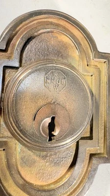 Antigua cubierta de cerradura de bronce fundido georgiana A Foto 1 de 4