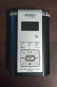 ROLAND Edirol R-09 24 bit Wave MP3 Recorder Digital Audio - With Extras! - Picture 1 of 7