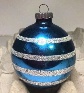 Brillante Brite Azul Con Rayas Plateadas Brillo Bola Vidrio Adorno De Colección - Imagen 1 de 13