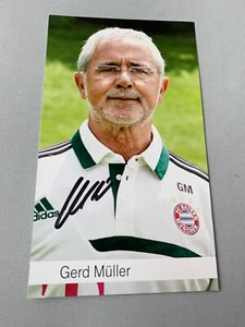 GERD MÜLLER campione del mondo 1974 Bayern Monaco cartolina autografata firmata 9x15,5 - Foto 1 di 1