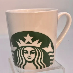 18 fl oz 2019 Green & White Strarbucks  Coffee Cup in Excellent Condition - Picture 1 of 4