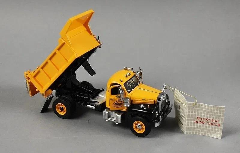 Mack 1960 B-61 Dump Truck Construction Site Platform Franklin Mint New Open Box - Image 1 of 1