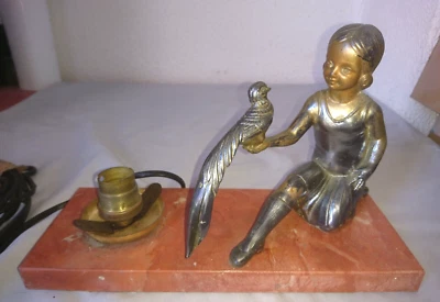 ANCIENNE BELLE LAMPE BRONZE ET MARBRE MARON ART DECO 1930 FILLE AVEC OISEAU - Photo 1/4