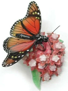 Figura de pájaro en miniatura rosa del norte mariposa monarca en flor R167 - Imagen 1 de 3