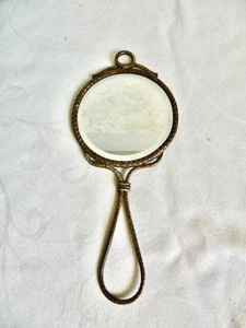 MIROIR BISEAUTÉ FACE À MAIN BRONZE ANCIEN XIXème ENVERS AVEC IMAGE D'ÉLÉGANTE - Imagen 1 de 7