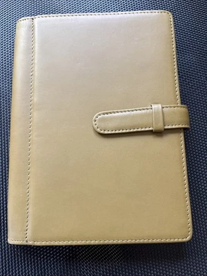 Álbum de fotos de viaje de cuero genuino Banana Republic con pestillo 6 7/8 X 5 Foto 1 de 4