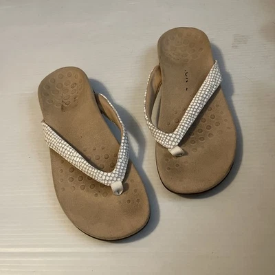 Vionic Sandals Womens 8.5 Thong Slip On - Image 1 of 4
