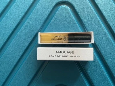 AMOUAGE LOVE DELIGHT MUJER MUESTRA TAMAÑO 2 ml/0,06 fl oz Hecho en Omán Nuevo Foto 1 de 2