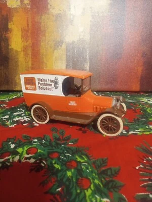 1919 Studebaker 1:25 Diecast Truck Bank Trust Worthy Hardware Stores 1993 - Imagem 1 de 4
