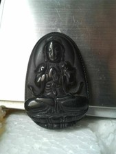 Amulet Buddhisme Tibet yang dibuat obsidian.