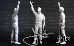 MODELLO IN RESINA JACKY ICKX per Ford GT40 GMP SOLIDO IXO CMR LE MANS SCALA 1:12 - Foto 1 di 10