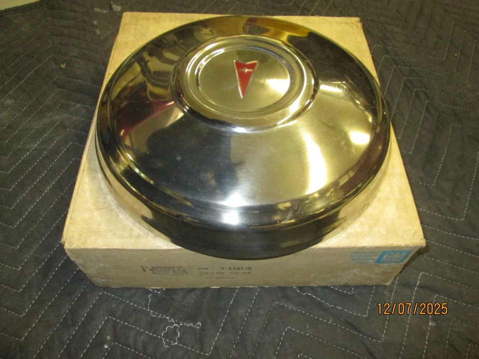 Cubierta de rueda tapacubos Pontiac GM NOS 488630 1972 1973 1974 GTO Firebird OEM Foto 1 de 4