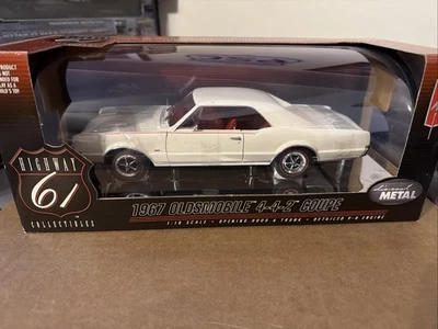 Highway 61 1967 Oldsmobile 442 купе белый 50105 новый в коробке масштаб 1:18 - Изображение 1 из 4