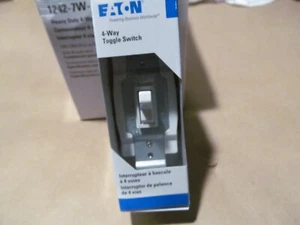 30- EATON 1242-7W-BOX 15A INTERRUTTORI A 4 VIE BIANCO. B-305 - Foto 1 di 2