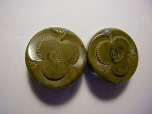 Vintage pair of 2 LARGE bakelite button green marble like 1 1/2" carved - Picture 1 of 2