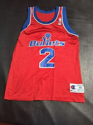 Camiseta masculina vermelha vintage Champion Washington Bullets #2 Chris Webber tamanho 40 - Imagem 1 de 4