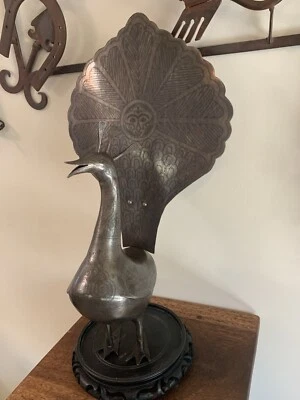 Escultura Qajar pavão de aço damascinado prata 18 pol. Pérsia do século XIX - Imagem 1 de 4