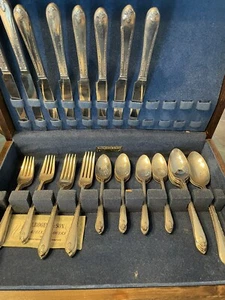 Wm. Rogers & Son Exquisite 1940 Silverplate Flatware Set 47 Pc - Picture 1 of 5