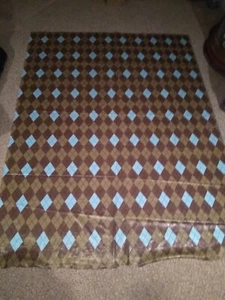Hoja de material de vinilo con estampado de diamantes - 60" x 78" - 2 colores marrón/turquesa - Imagen 1 de 4