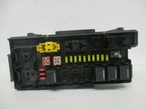 NY776-04 OEM 2007 COMMANDER ENGINE FUSE BOX TESTED WARRANTY - Picture 1 of 3