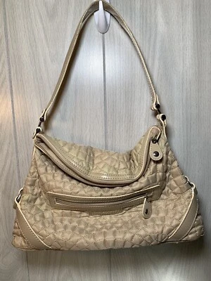 MINI BOLSO DE MANO Y BOLSAS CON CREMALLERA VERA BRADLEY DE CUERO ACOLCHADO TOPO Imán Foto 1 de 4