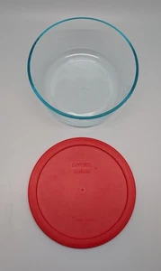 Pyrex Klarglas Lebensmittel Aufbewahrung Schüssel 7203 (7 Tassen Schüssel) mit rotem 7402-PC Deckel - Bild 1 von 5