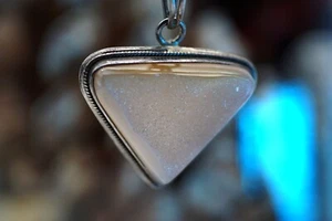 Vintage Sterling Silver 925 Pendant Necklace Beige Stone Triangle Design 20.42g - Picture 1 of 7
