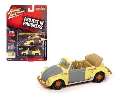 Johnny Lightning 1:64 '75 Amarillo Convertible Volkswagen Super Beetle JLSP145A-4D Foto 1 de 2