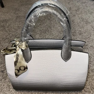 NWT GRAY, BLACK & WHITE HOMBRE FAUX CROCODILE HANDBAG - INCLUDES STRAP & SCARF - Picture 1 of 10