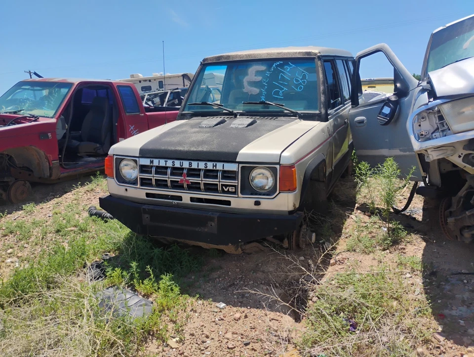 Mitsubishi Montero 1989-1991 salida Foto 1 de 4