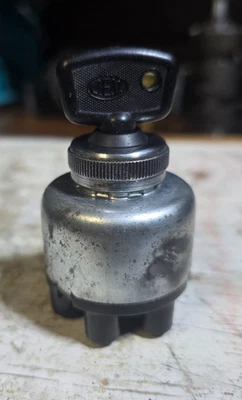 Interruptor de encendido Ducati 250 350 450 CEV. Widecase Desmo Single Scrambler RT MV Foto 1 de 4