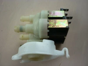 GENUINE MIELE USED WASHING MACHINE TRIPLE INLET VALVE 3/4 Inch V39 3X12L 230V - Picture 1 of 3