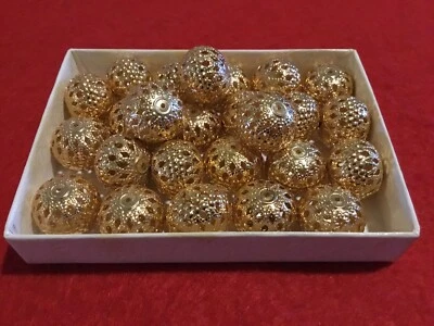 Cuentas de cobre chapadas en oro de 25-18 K con alto detalle cada una de 2,1 g. Foto 1 de 4