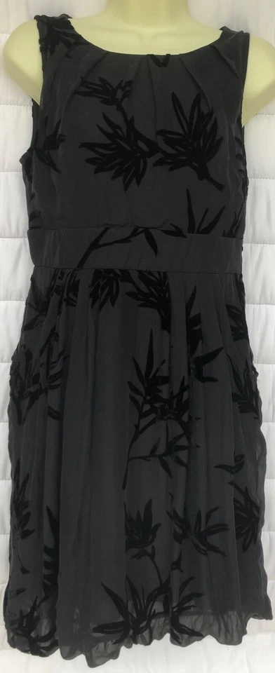 Vestido Traffic People Espalda de Seda Diseño Floral Forrado, Sin Mangas Talla Mediana -10 Foto 1 de 4