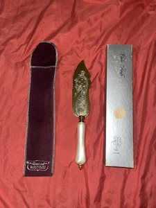 Gerity Cake Knife Silver Plate Vintage 1981 Faux Pearl Handle Box & Sleeve READ - Picture 1 of 6