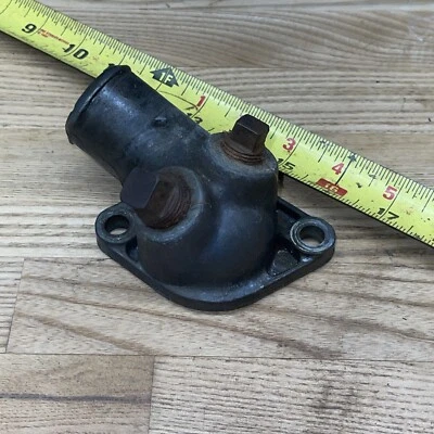 1985-87 OEM GM C4 Corvette Thermostat housing 14043376 / 14087075 Chevrolet Foto 1 de 4