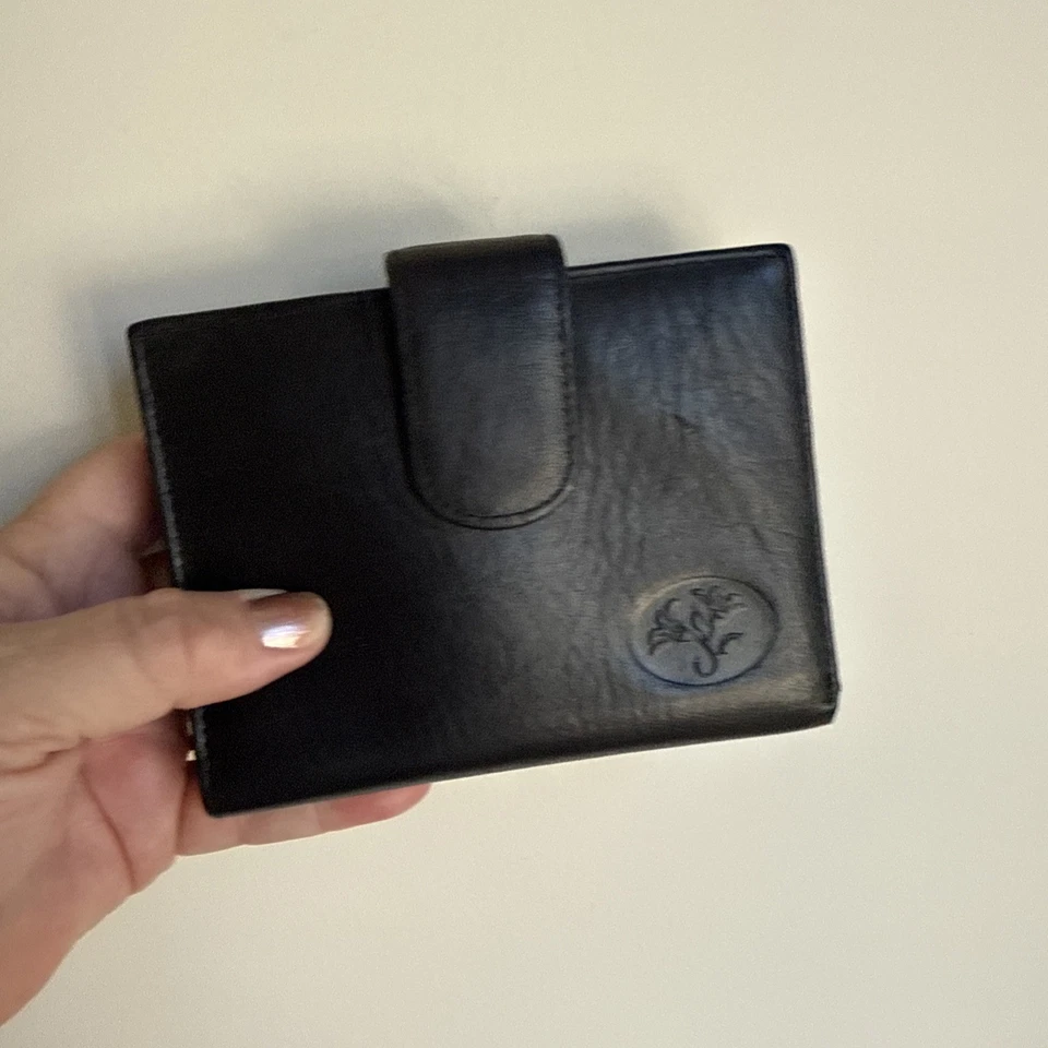 Preowned- Vintage Buxton Top Grain Cowhide Leather Bifold Wallet W/Coin Pouch - Image 1 of 4