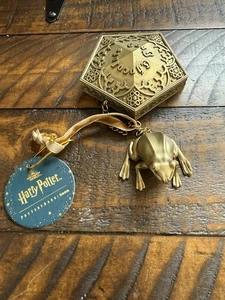 Pottery Barn Teen Harry Potter Antique Gold Chocolate Frog Ornament NEW Read - Picture 1 of 2