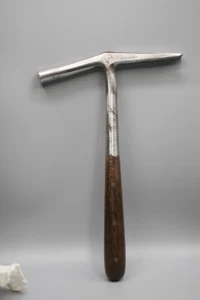 VINTAGE CS OSBORNE HANDLE UPHOLSTERY LEATHER TACK STEEL HAMMER USA GA - Picture 1 of 6