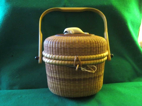 Authentic Nantucket Lightship Basket Purse Signed   "S A D 1997"    Nautical Cover