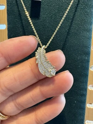 Collar colgante plumas chapado en oro 14k Foto 1 de 4