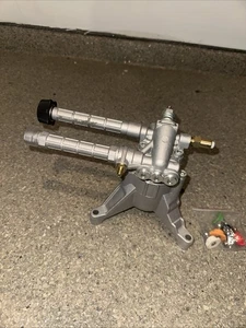 Bomba de lavadora a presión vertical de eje de 7/8" 2600-3000 PSI @2,5 GPM OEM y alimentación con... - Imagen 1 de 6